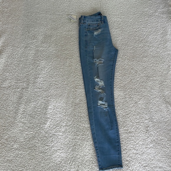 Aeropostale Size 4 Ripped Repreve Jeans - Picture 7 of 7